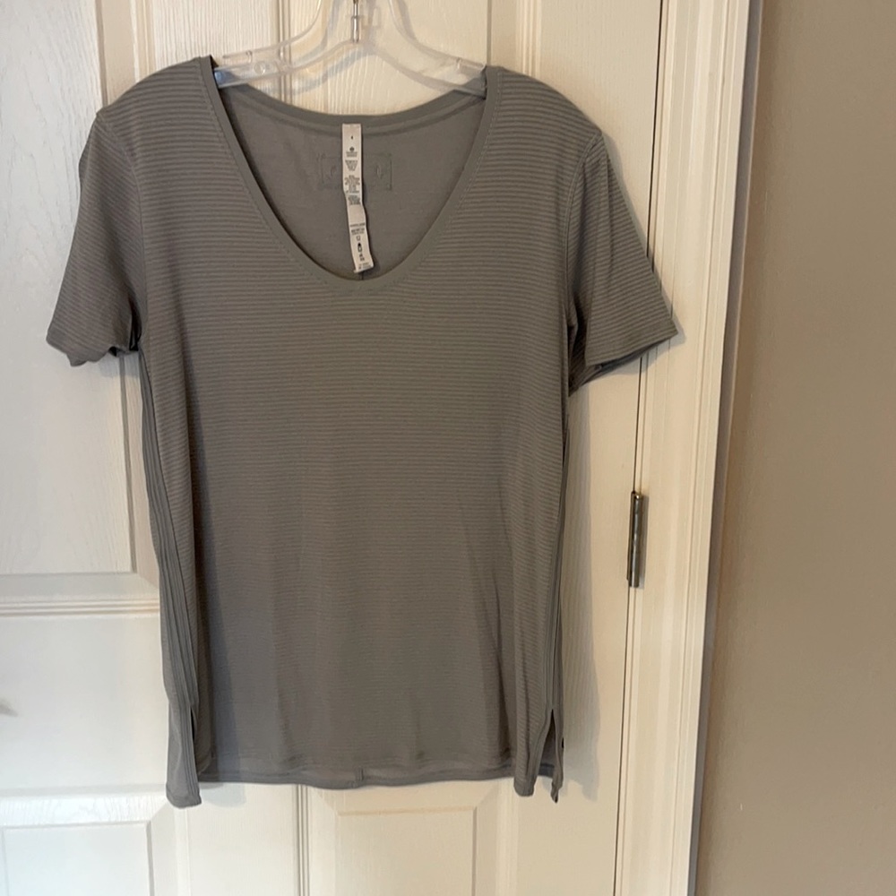 Lululemon T Shirt Gray Size 4